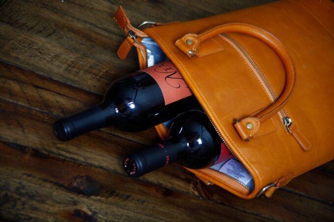 leather-quter-color-camel-wine-bottle-top