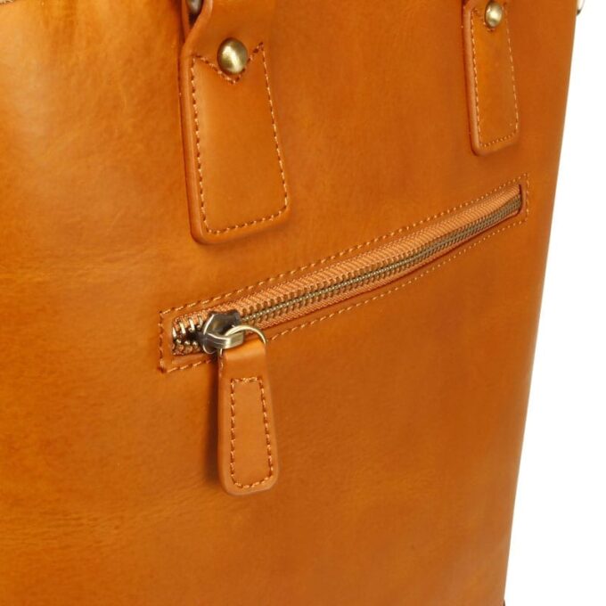 leather-quter-color-camel-zipper
