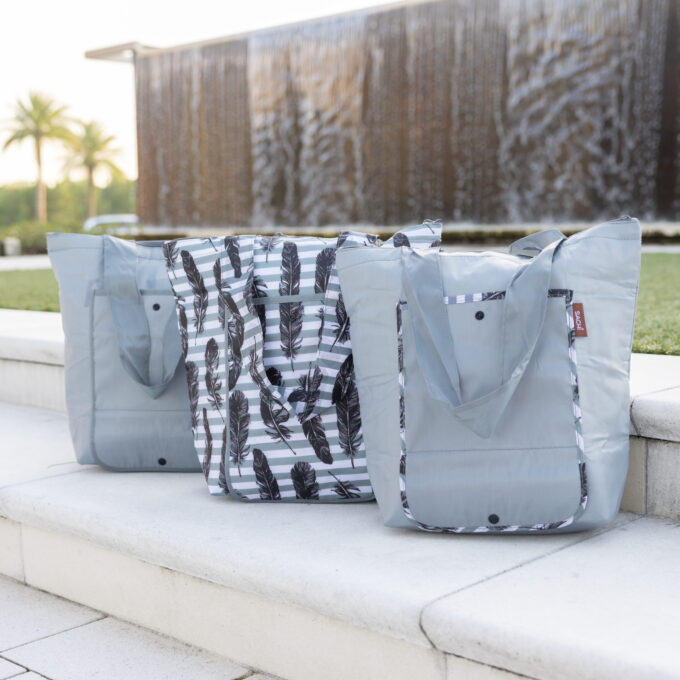 2G2A7620 scaled Insulated Market Tote Set 3-Piece Set of Foldable Bags - Gray Feather Stripe